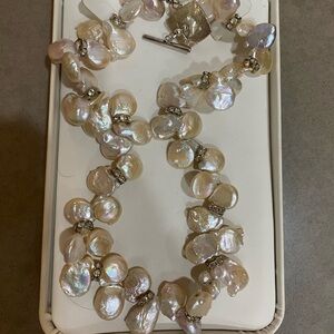 Keshi  freshwater pearl Necklace with Silver Details
